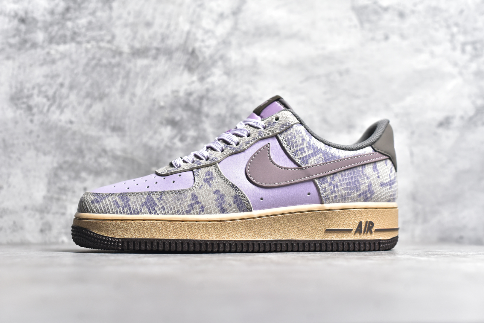 AIR FORCE 1 LOW PURPLE SNAKESKIN HF2898-500