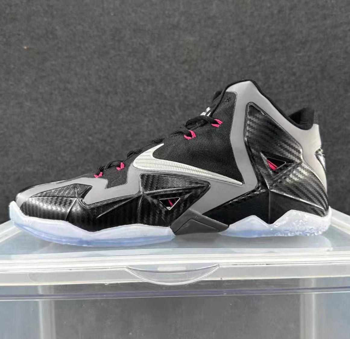 Nike LeBron XI 