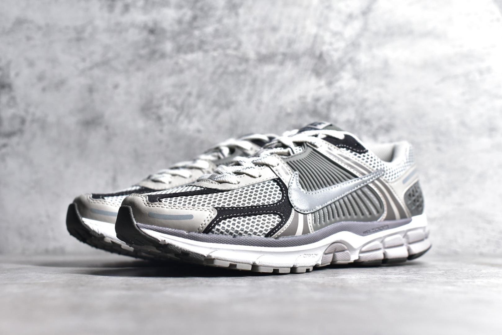 NIKE ZOOM VOMERO 5 IRON ORE FLAT PEWTER FD0791-012
