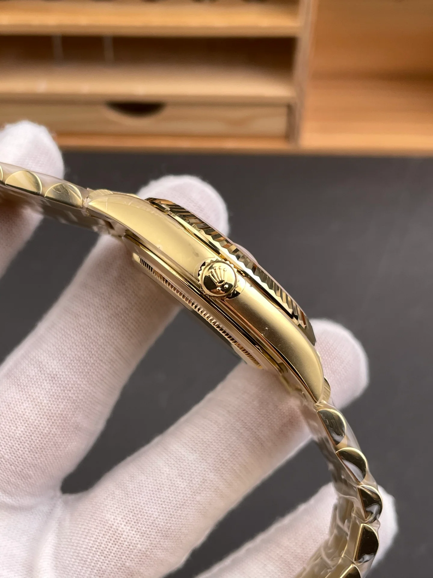 Yellow Gold White Roman Day-Date