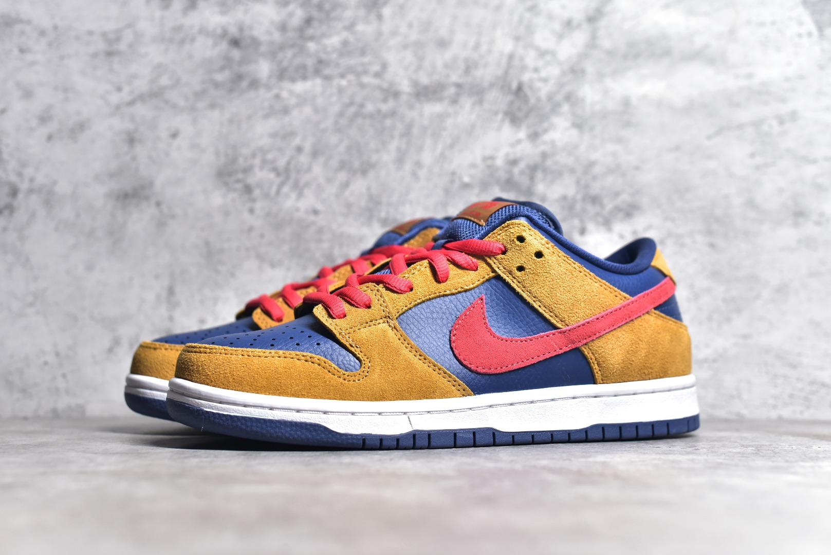 NIKE SB DUNK LOW REVERSE PAPA BEAR BQ6817-700