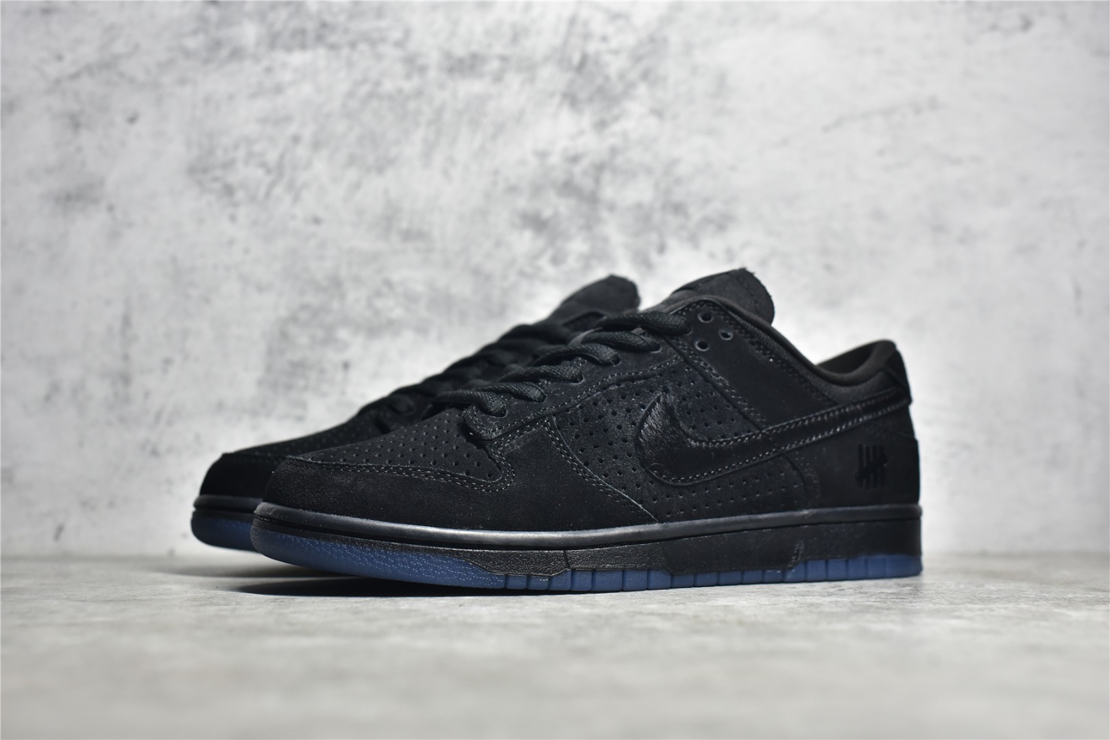 UNDEFEATED X NIKE DUNK LOW “5 ON IT” DO9329-001