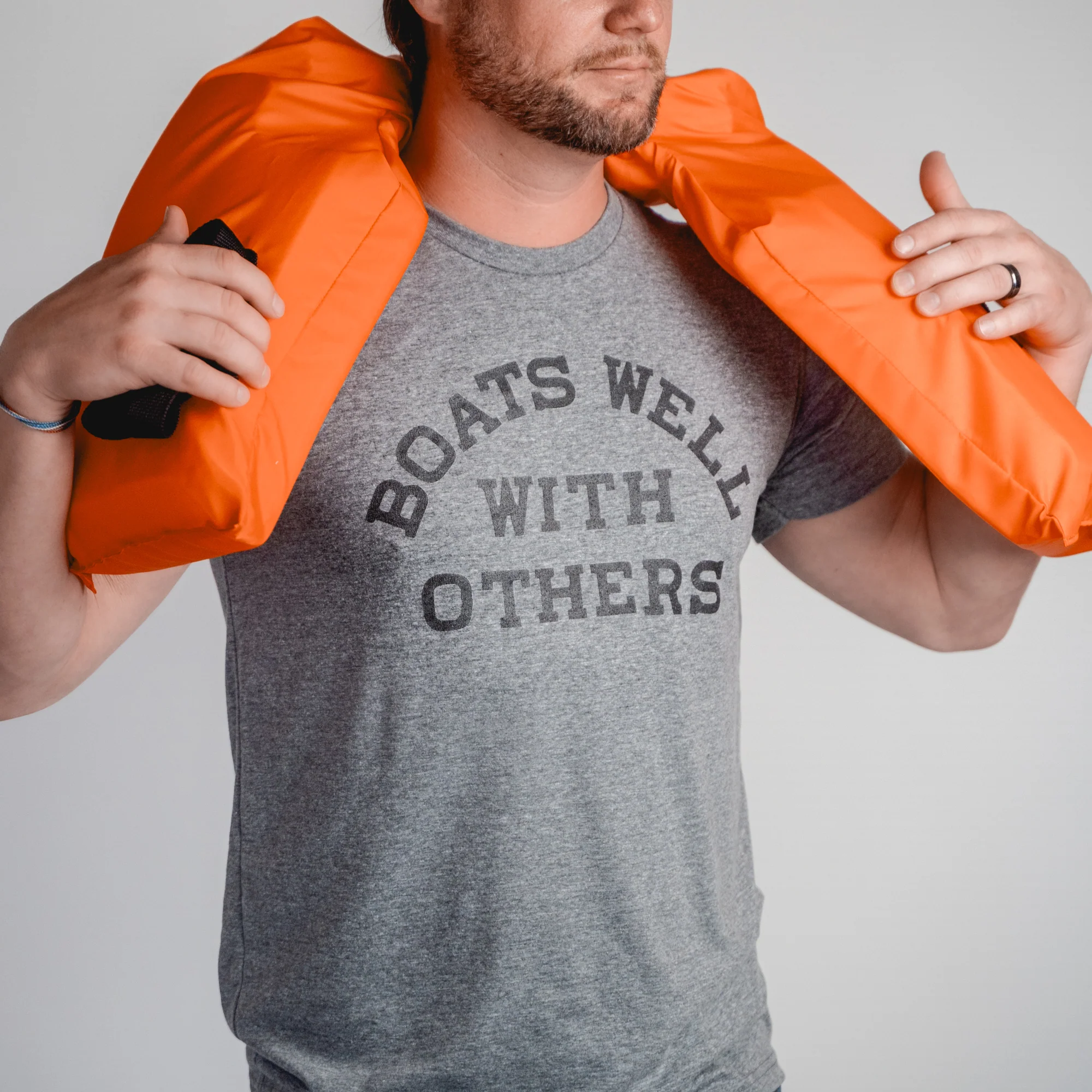 BOATS WELL WITH OTHERS (UNISEX)