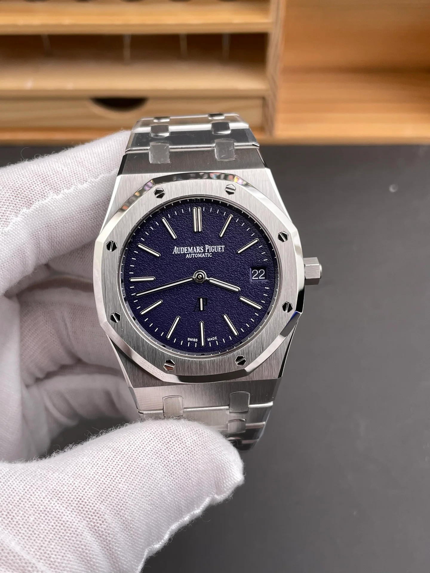 Royal Oak 16202 Starry Blue Grained Dial