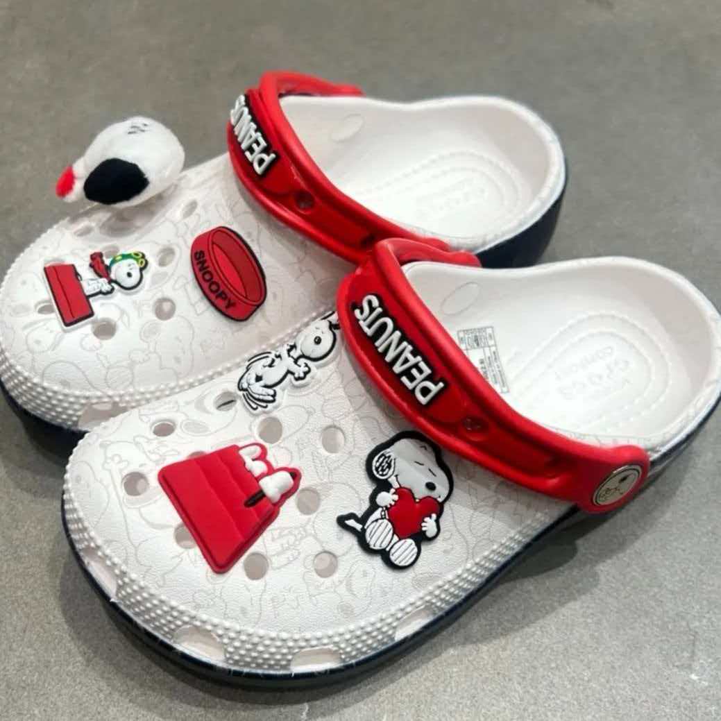 Crocs x Peanuts Snoopy Plush Classic Clog