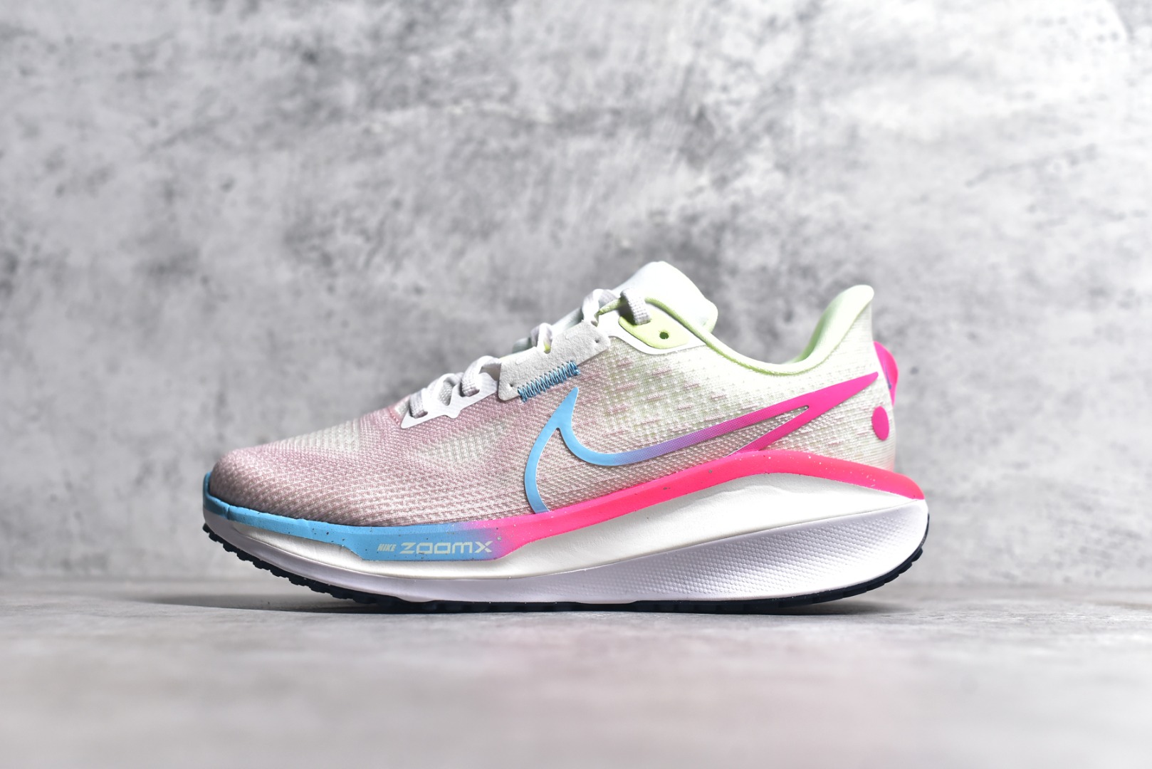 AIR ZOOM VOMERO 17 FZ3974-686