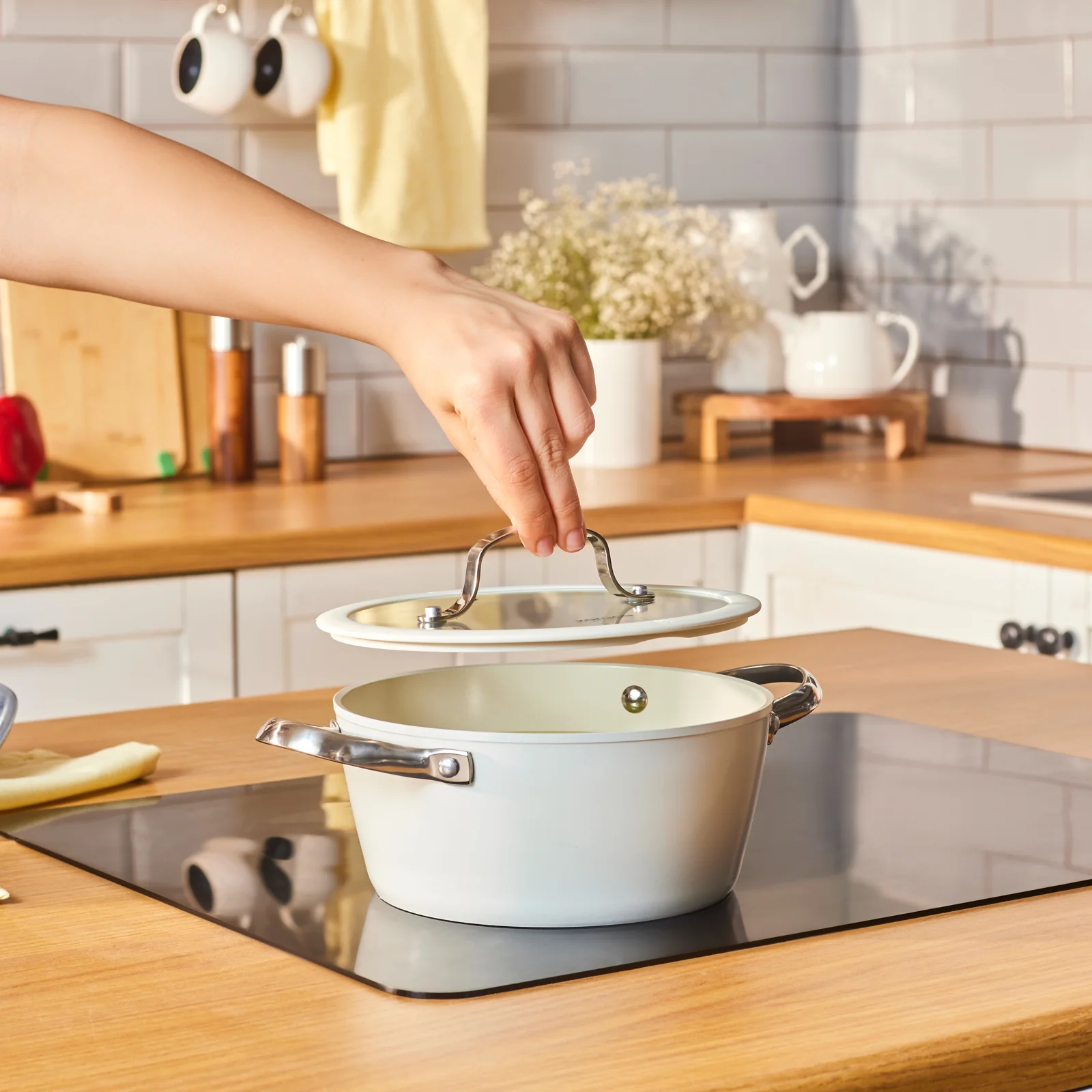 Karaca Swiss Crystal Almond Cream Casserole Avec Poignées 20 cm