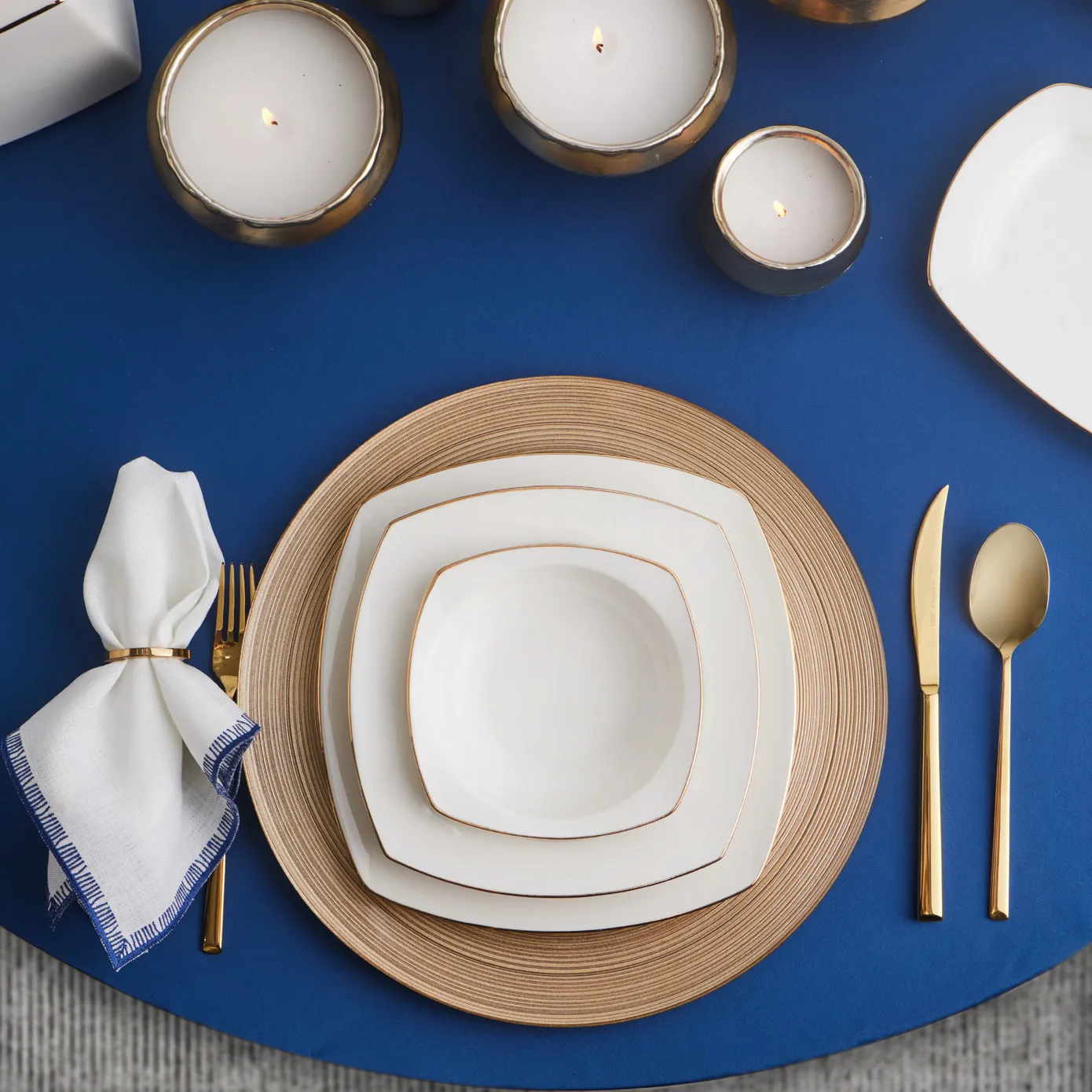 Karaca Red Carpet Collection Service de table Chiara Fine Cream pour 12 personnes, 60 pièces, porcelaine, demi-carré, or