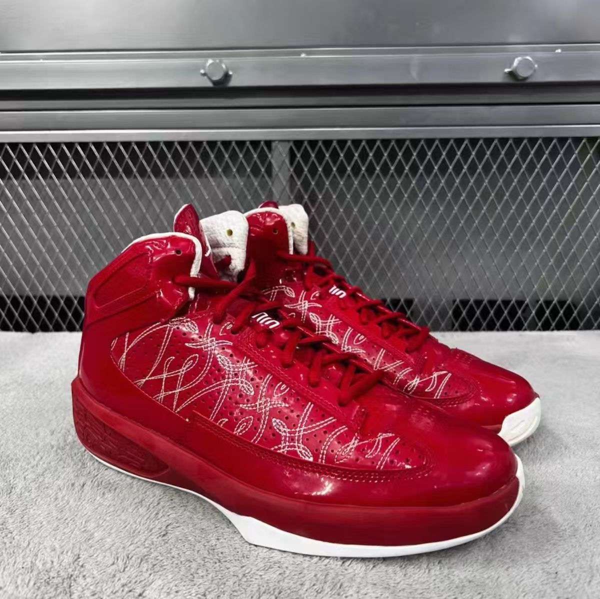 Nike Air Jordan 2009 "Varsity Red/White Icons PE"。