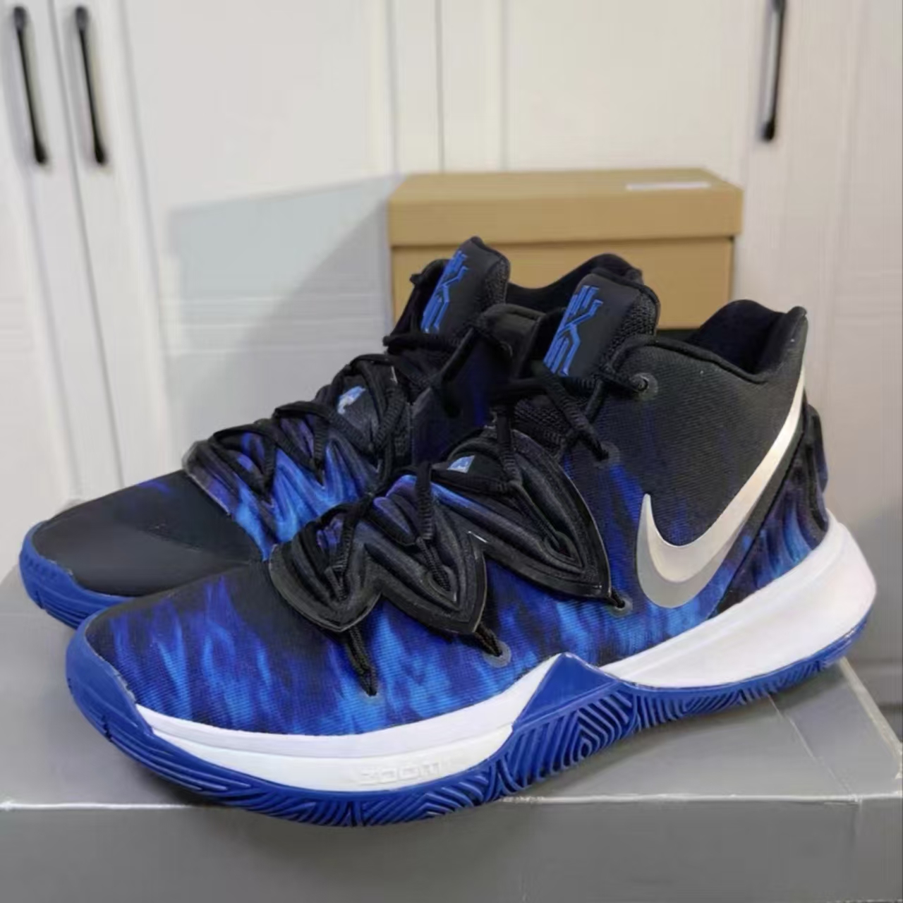 Nike Kyrie 5 Basketball Shoes