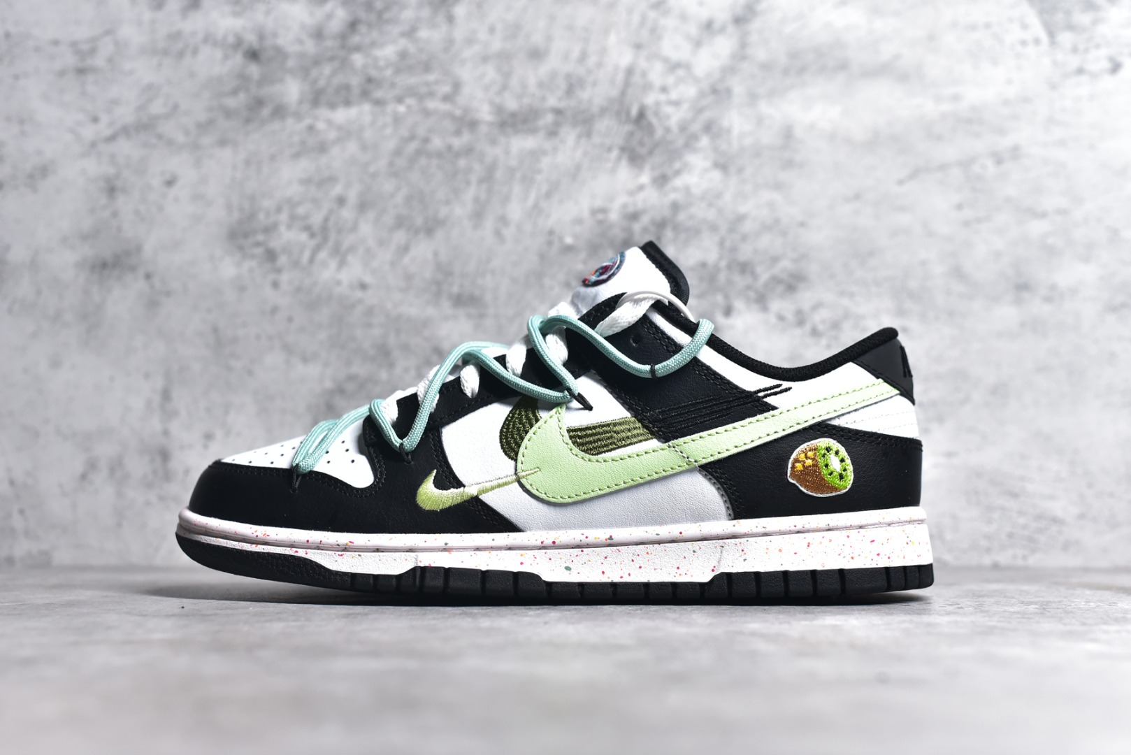 NIKE DUNK LOW MULTIPLE SWOOSHES FD4623-152