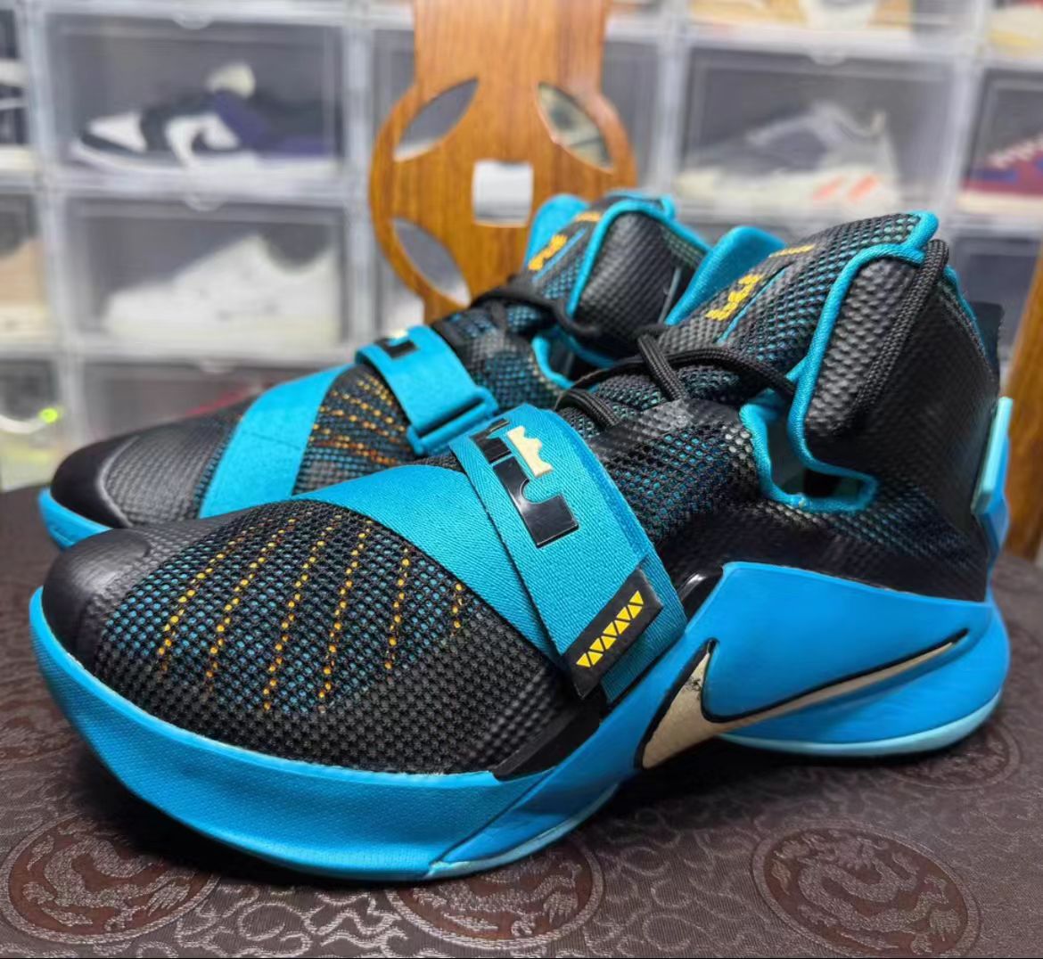 Nike LeBron Soldier 9 