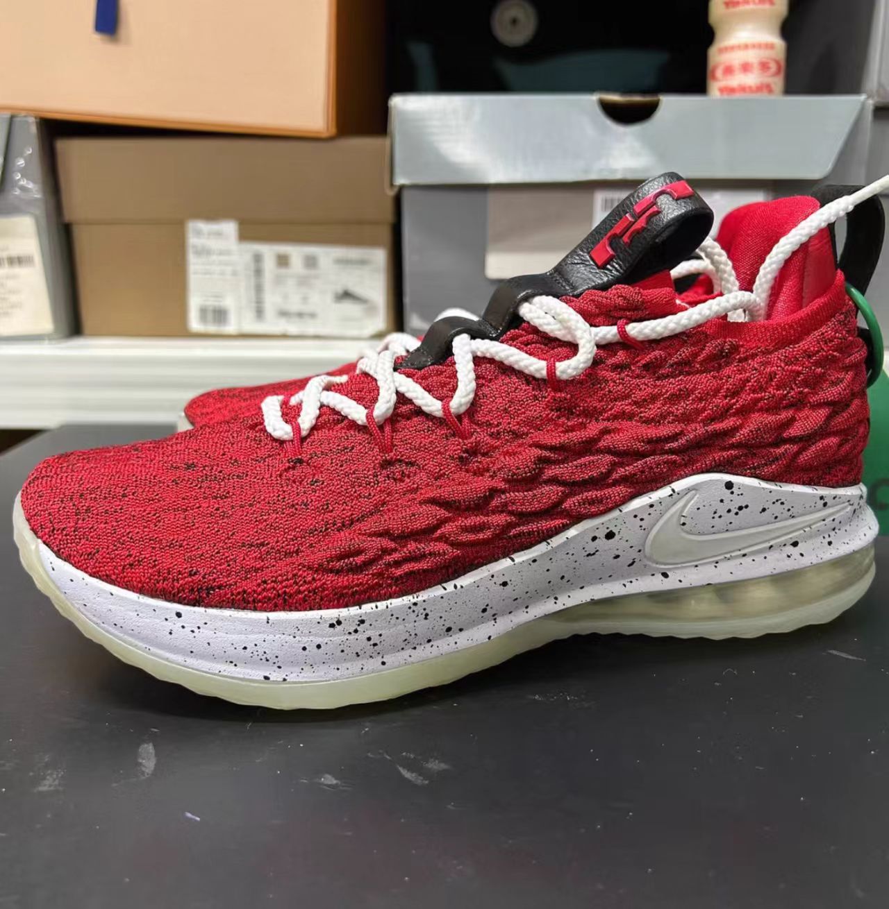 Nike LeBron 15 Low 