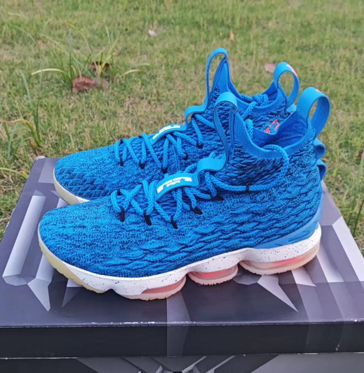 Nike LeBron 15 