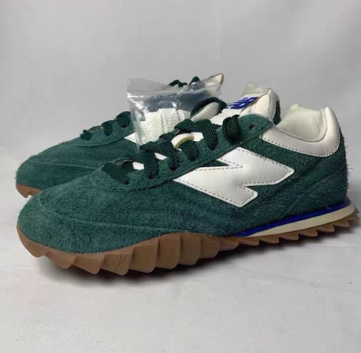 New Balance RC30 