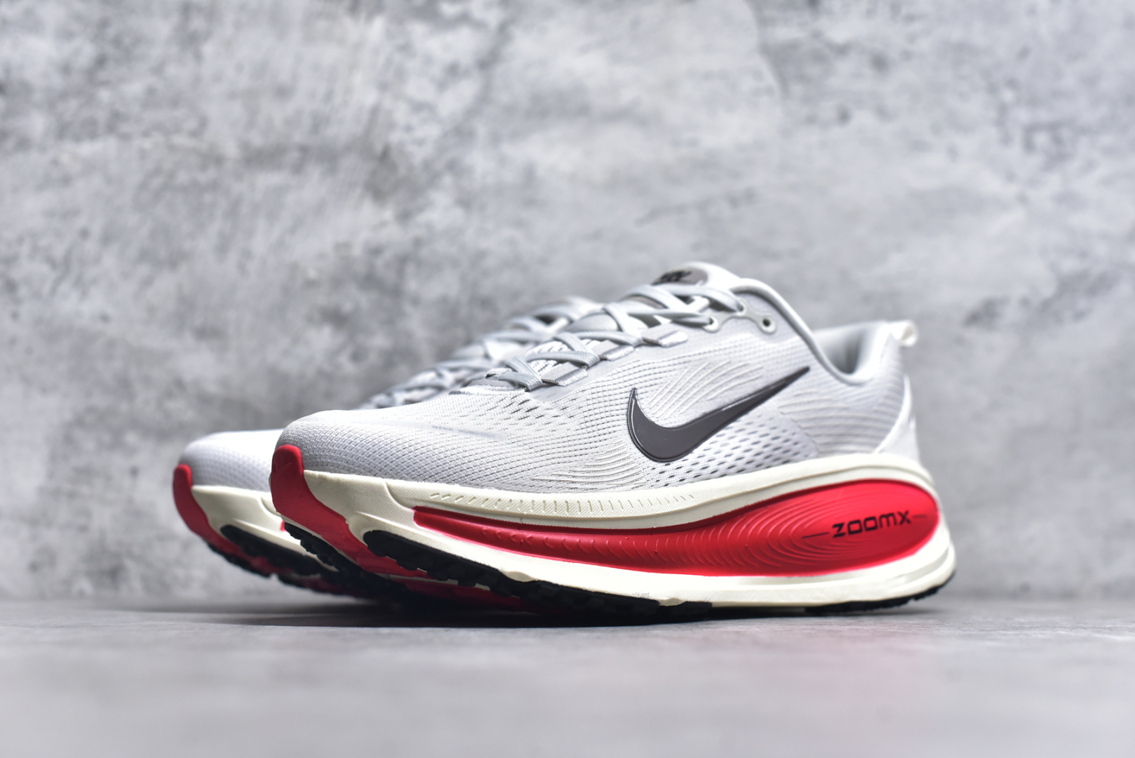 VOMERO 18 PLATINUM TINT SIREN RED LIGHT SMOKE GREY METALLIC PEWTER HM6803-001 KC26650