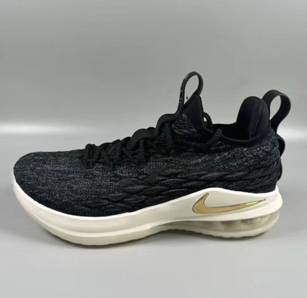 Nike LeBron 15 Low 