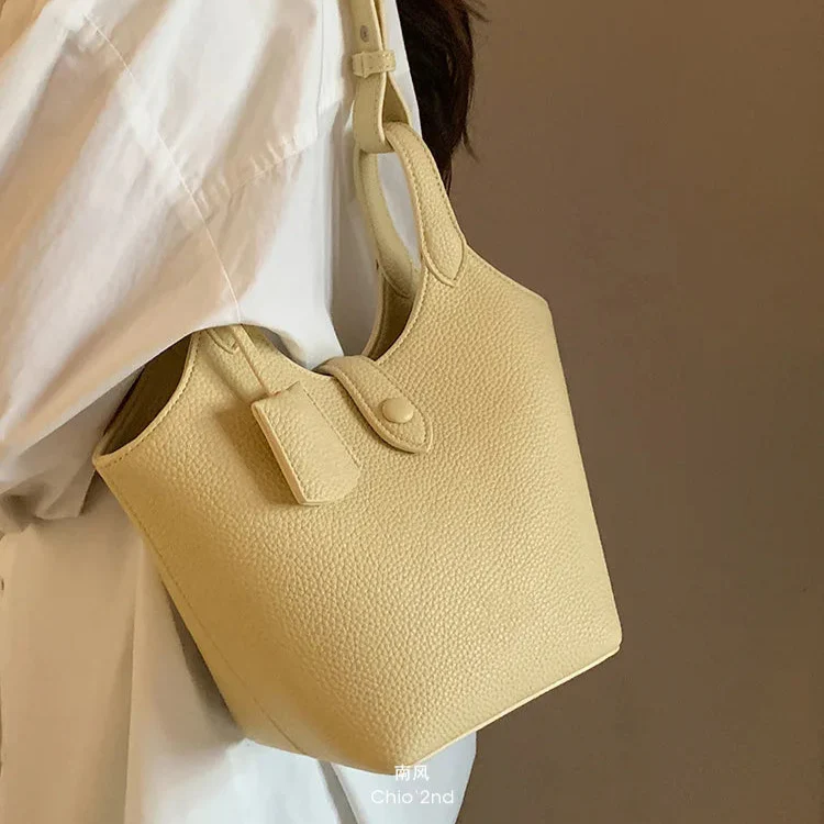 Lyra Bucket Tote