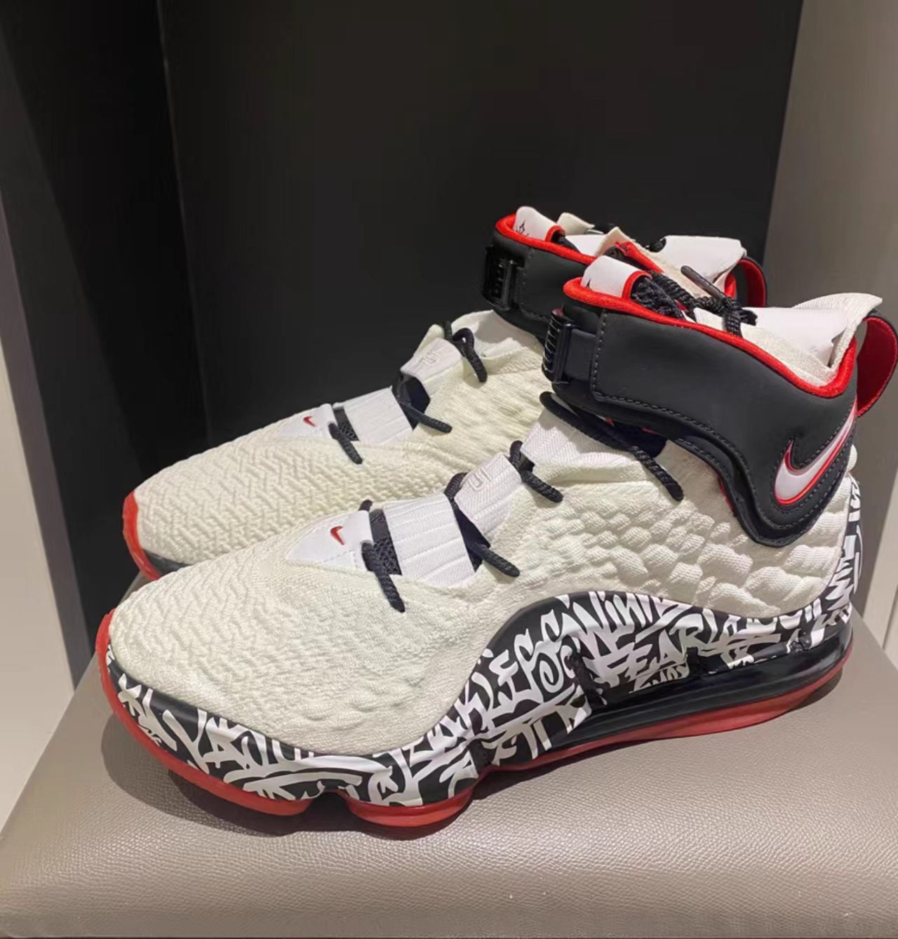 Nike LeBron 17 