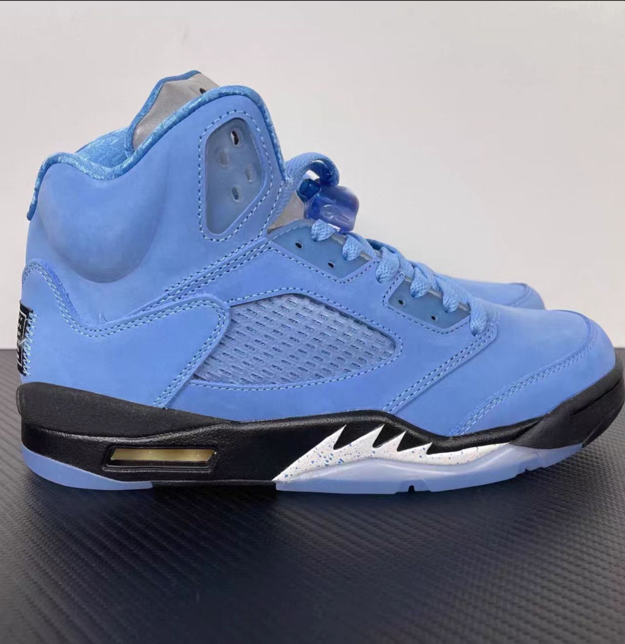 Air Jordan 5 Retro "UNC / North Carolina"