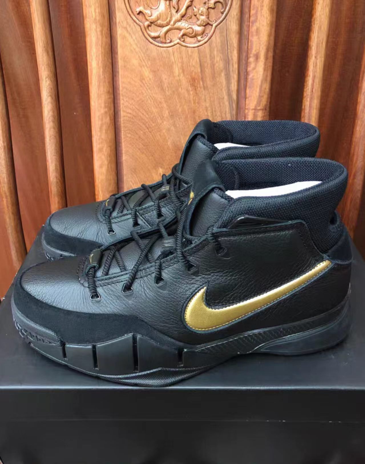 Nike Zoom Kobe 1 "Black/Metallic Gold"