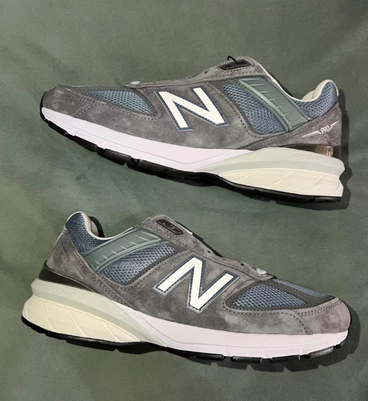 New Balance 990v5 