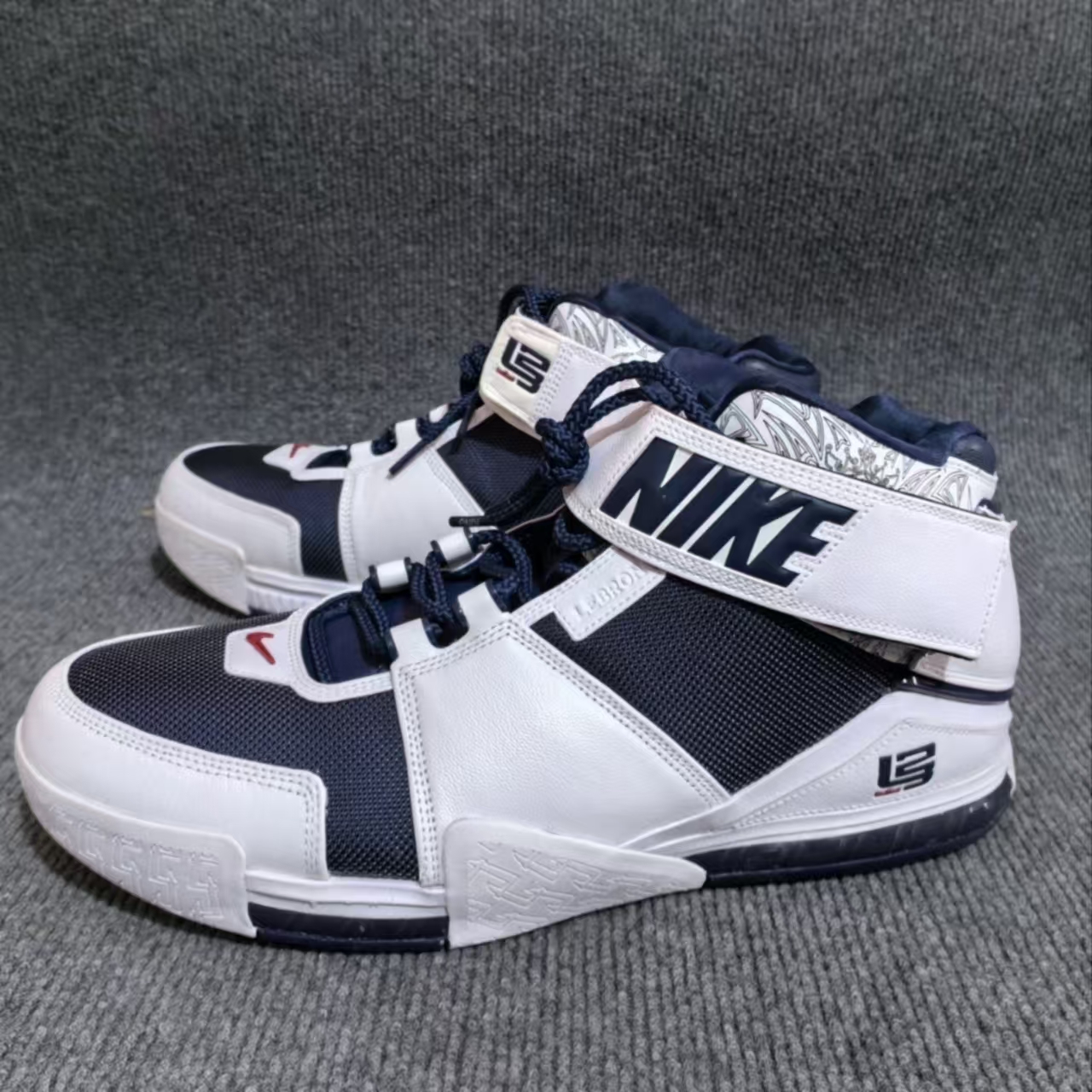 Nike Zoom LeBron 2 Colorway: White Midnight Navy