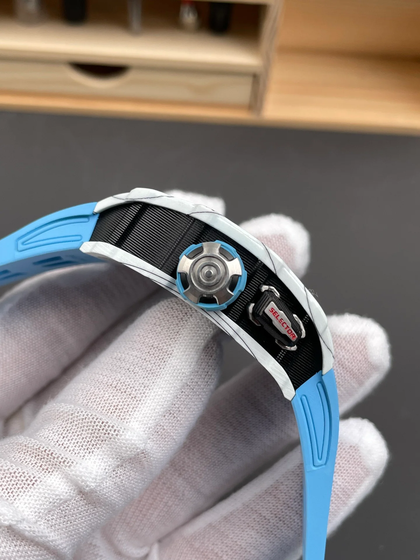 RM35-03 Carbon Fiber White