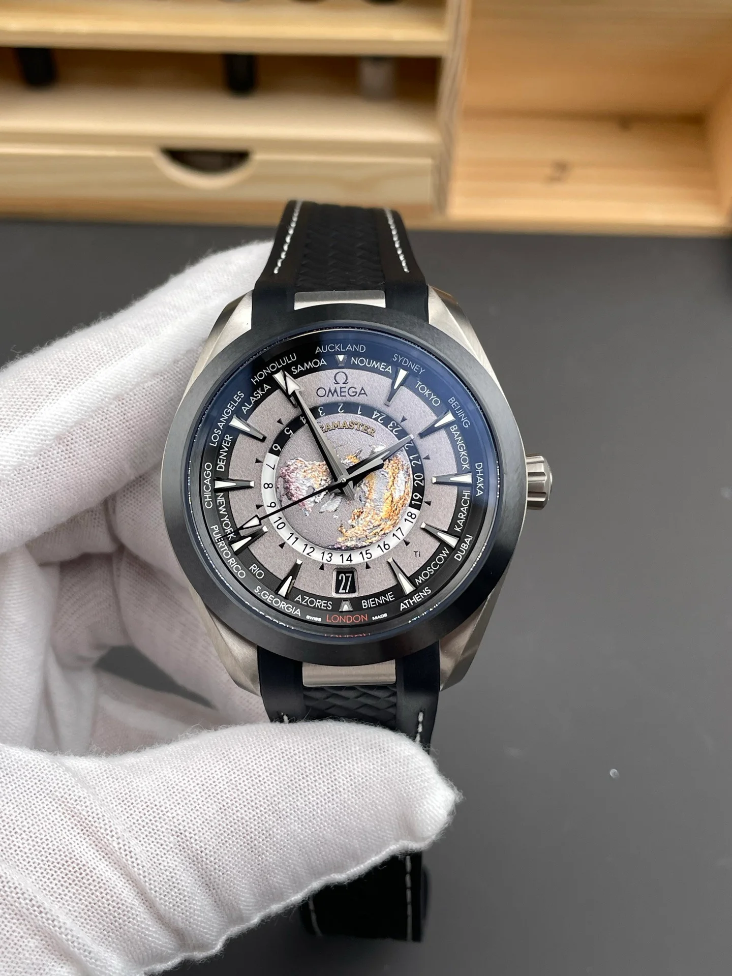Worldtimer Black Titanium Seamaster 150