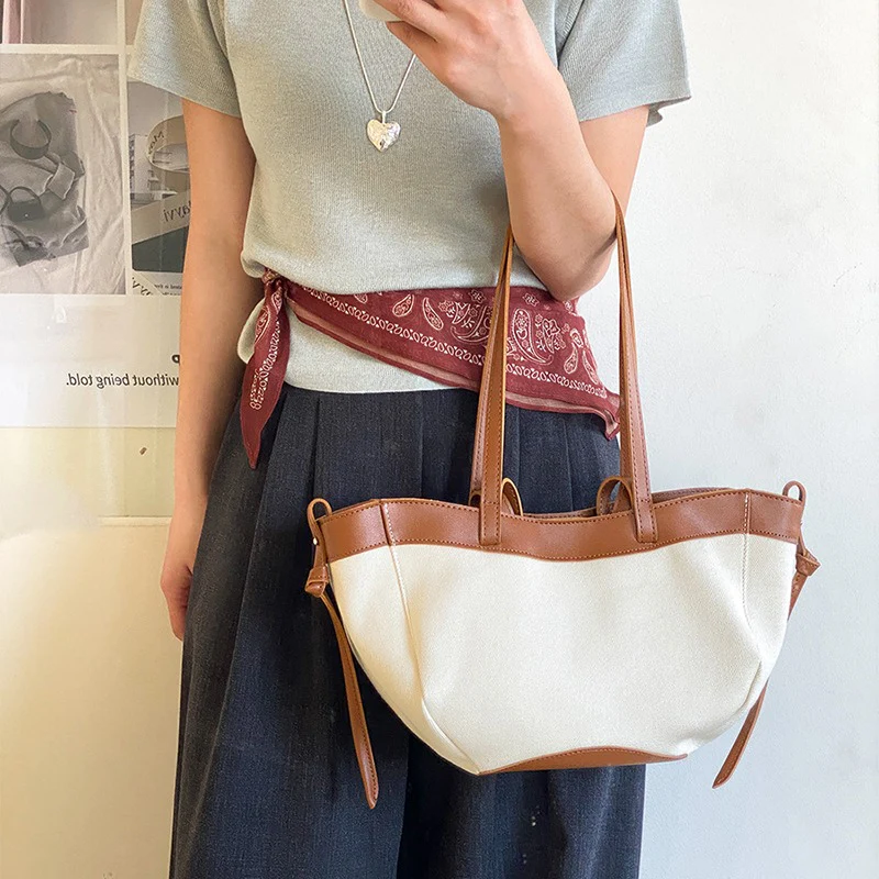 Daisy Canvas Tote
