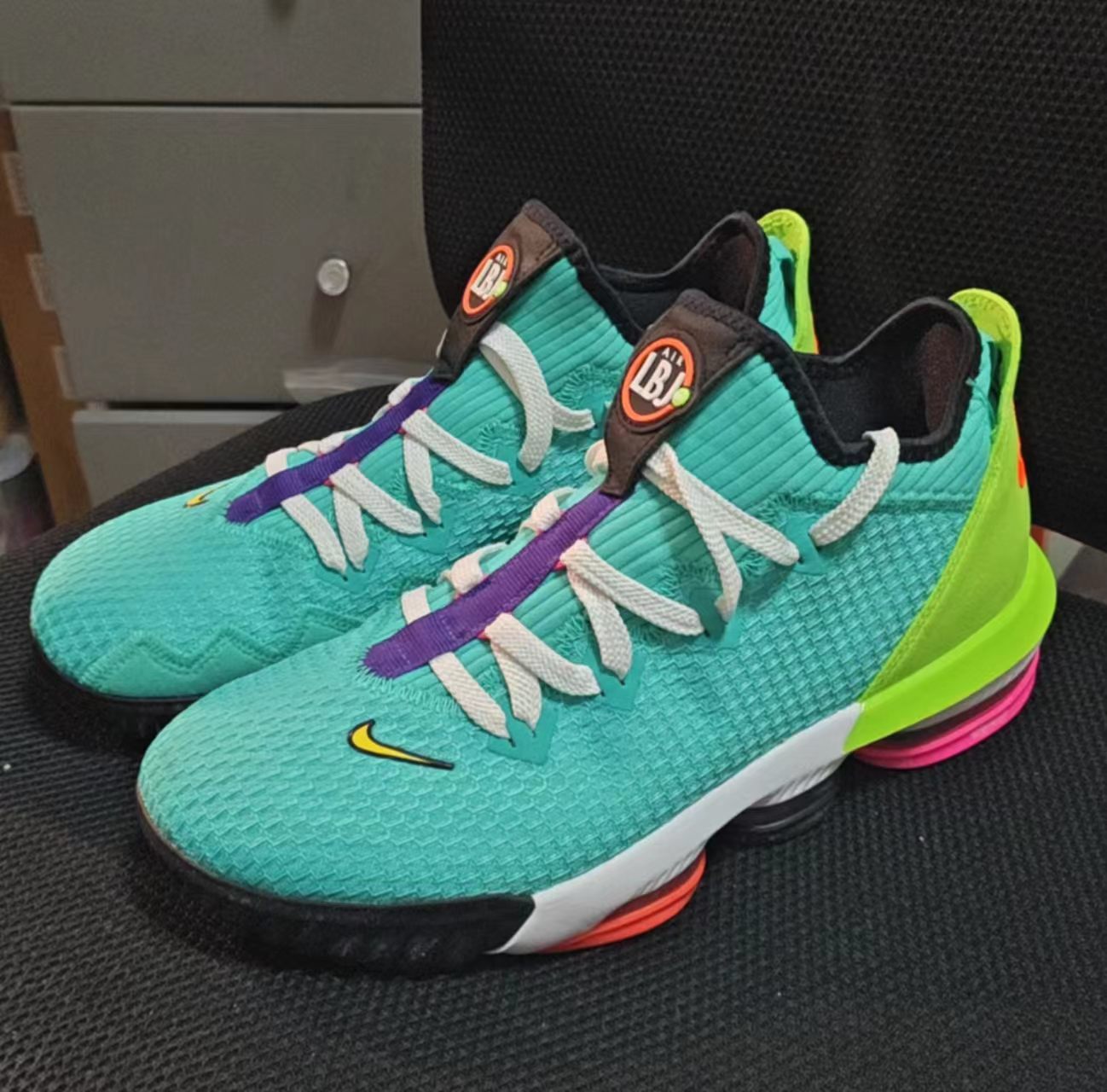 Nike LeBron 16 Low 