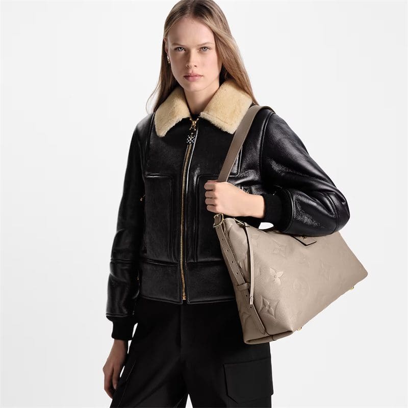 Louis Vuitton CARRYALL MM �?EXCLUSIVELY ONLINE M46292