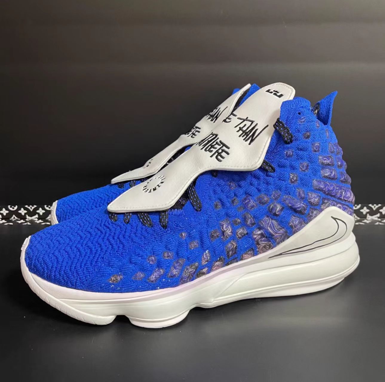 Nike LeBron 17 