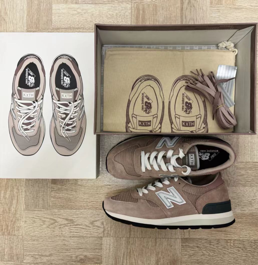 New Balance  990v1 