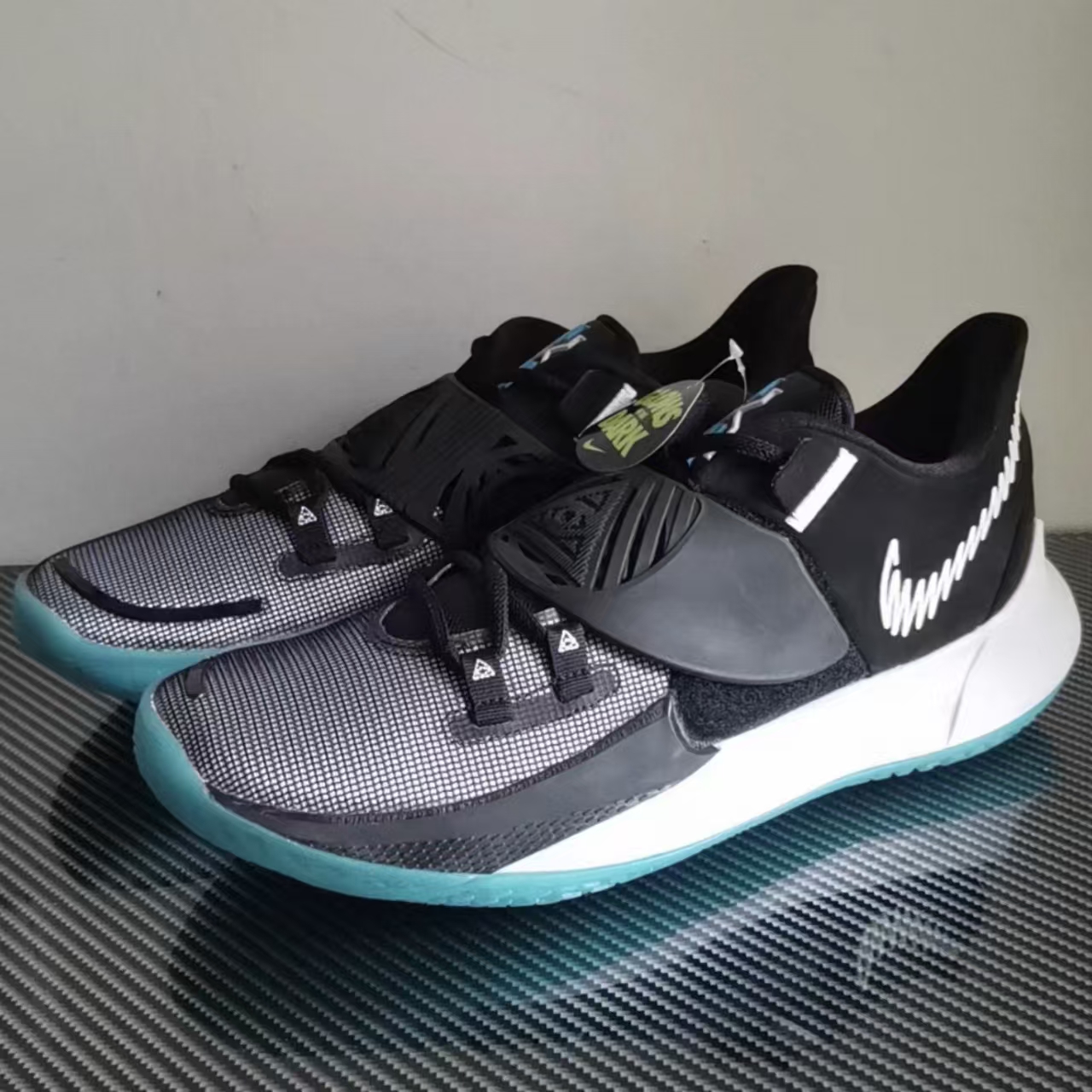 Nike Kyrie Low 3 CJ1286-001