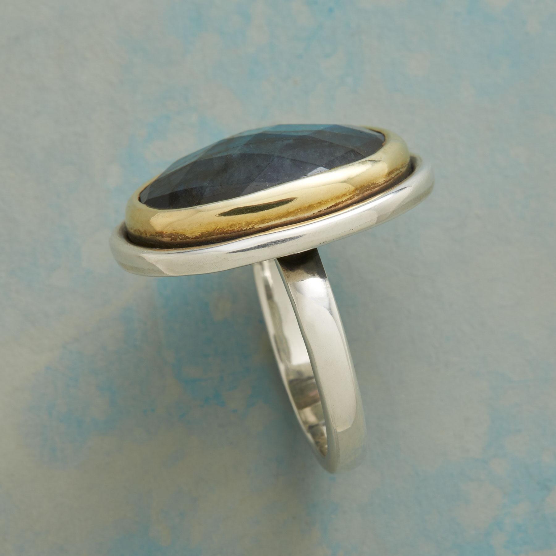 Grand Labradorite Ring