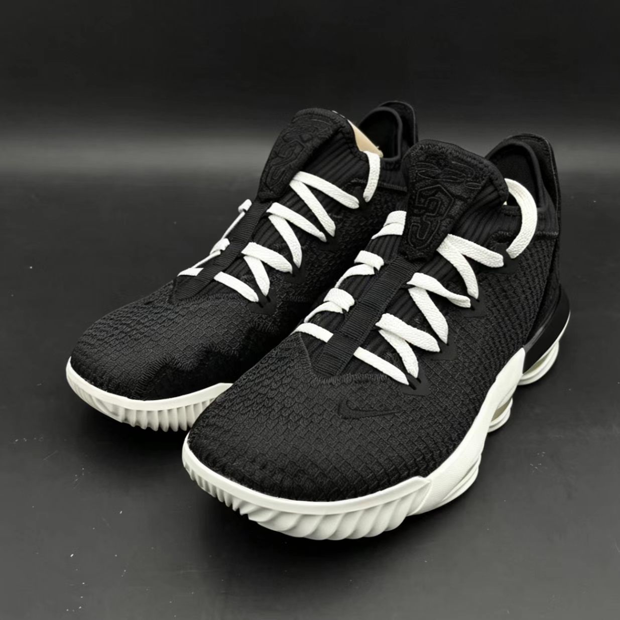 Nike LeBron 16 Low 