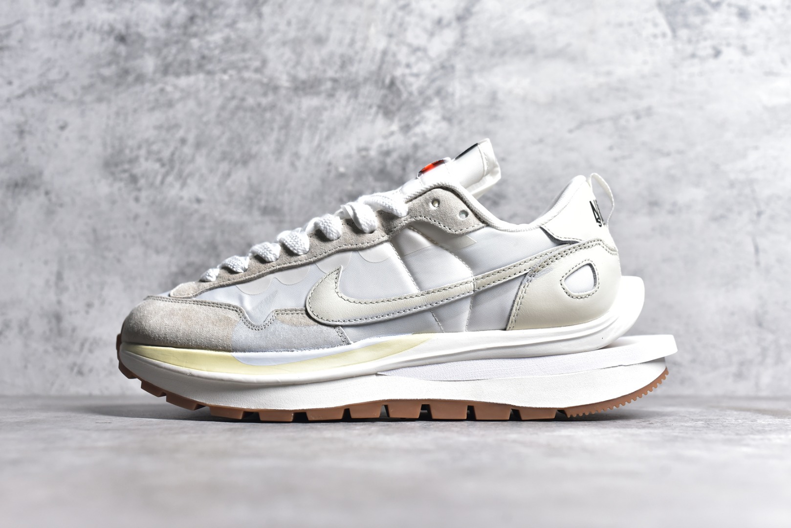 LJ BATCH NIKE VAPORWAFFLE SACAI SAIL GUM DD1875-100