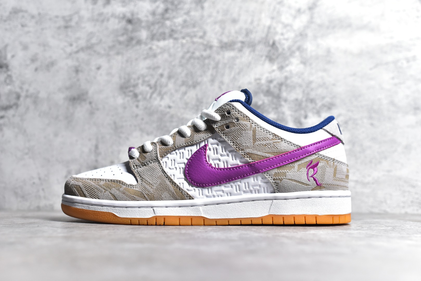 SB DUNK LOW FZ5251-001