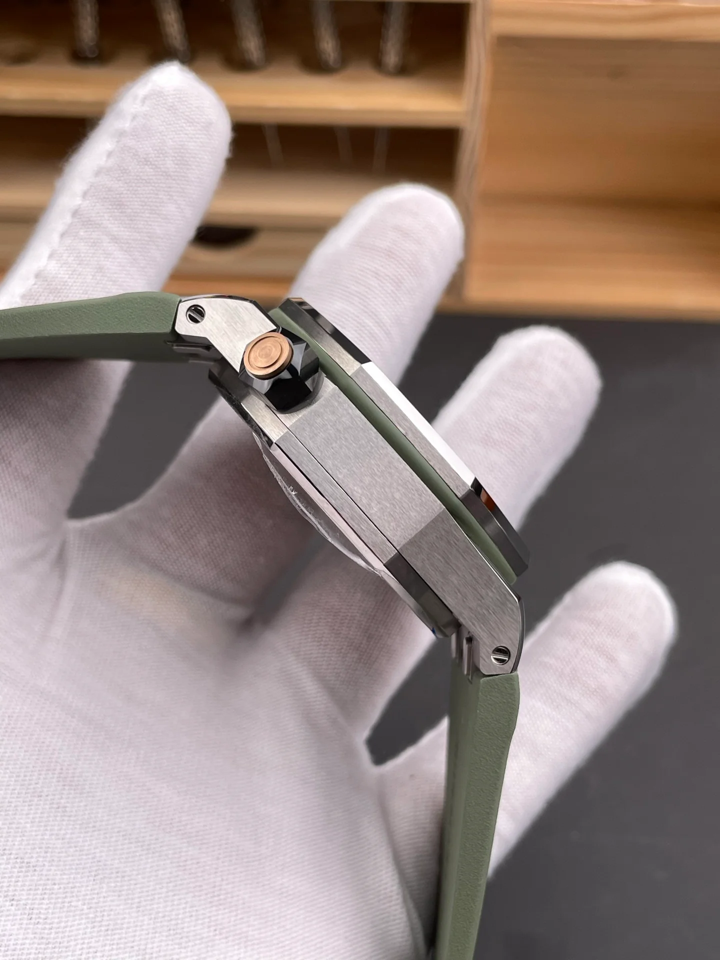 Royal Oak 15720 Avocado Green Dial