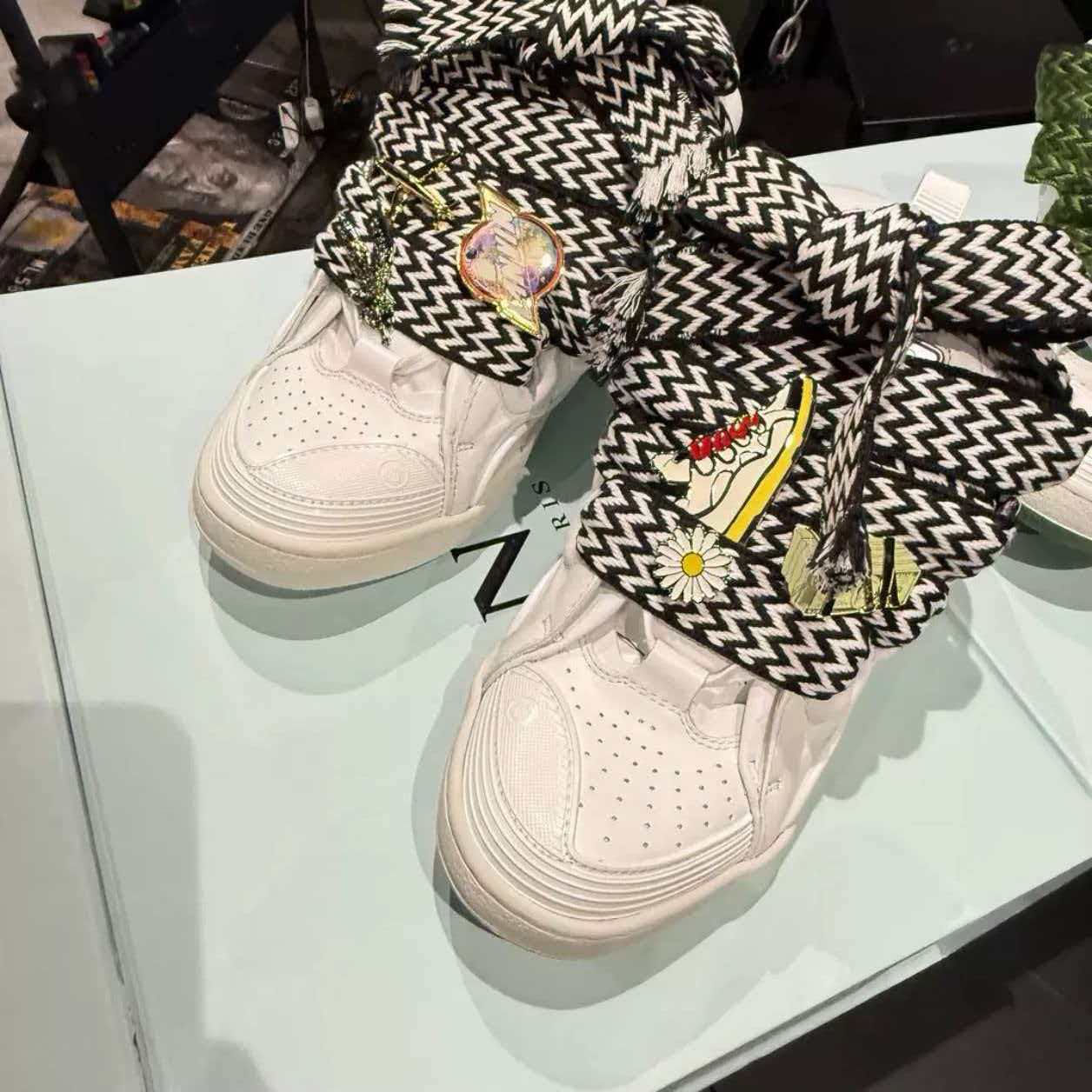 Lanvin Curb