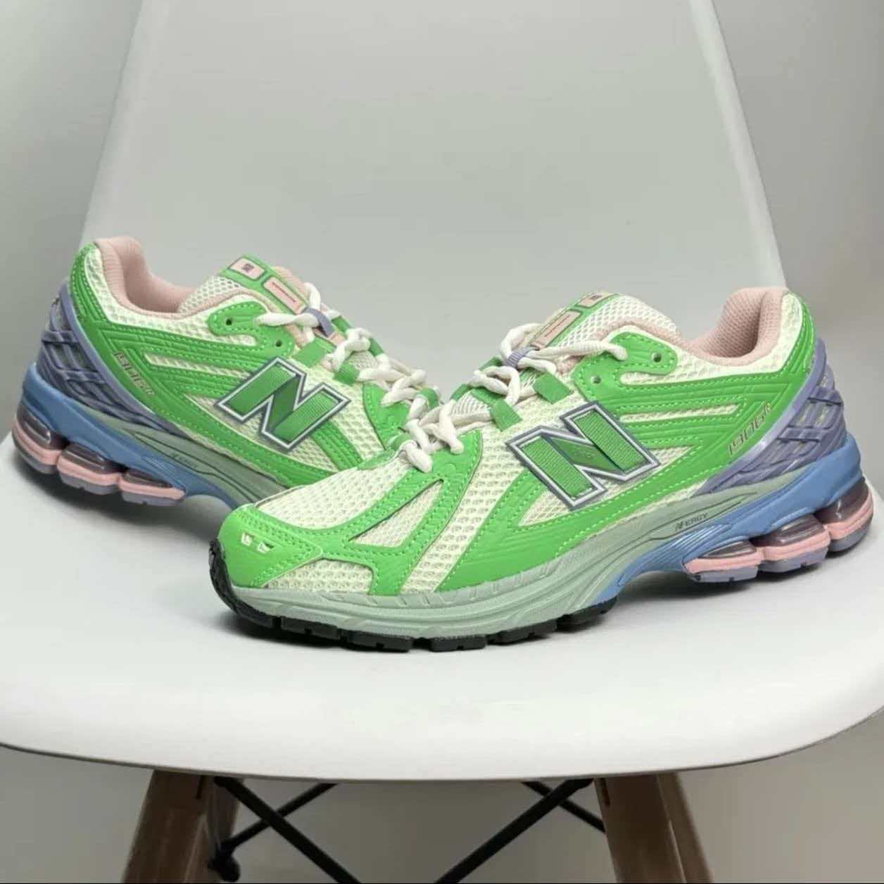 New Balance 1906R 