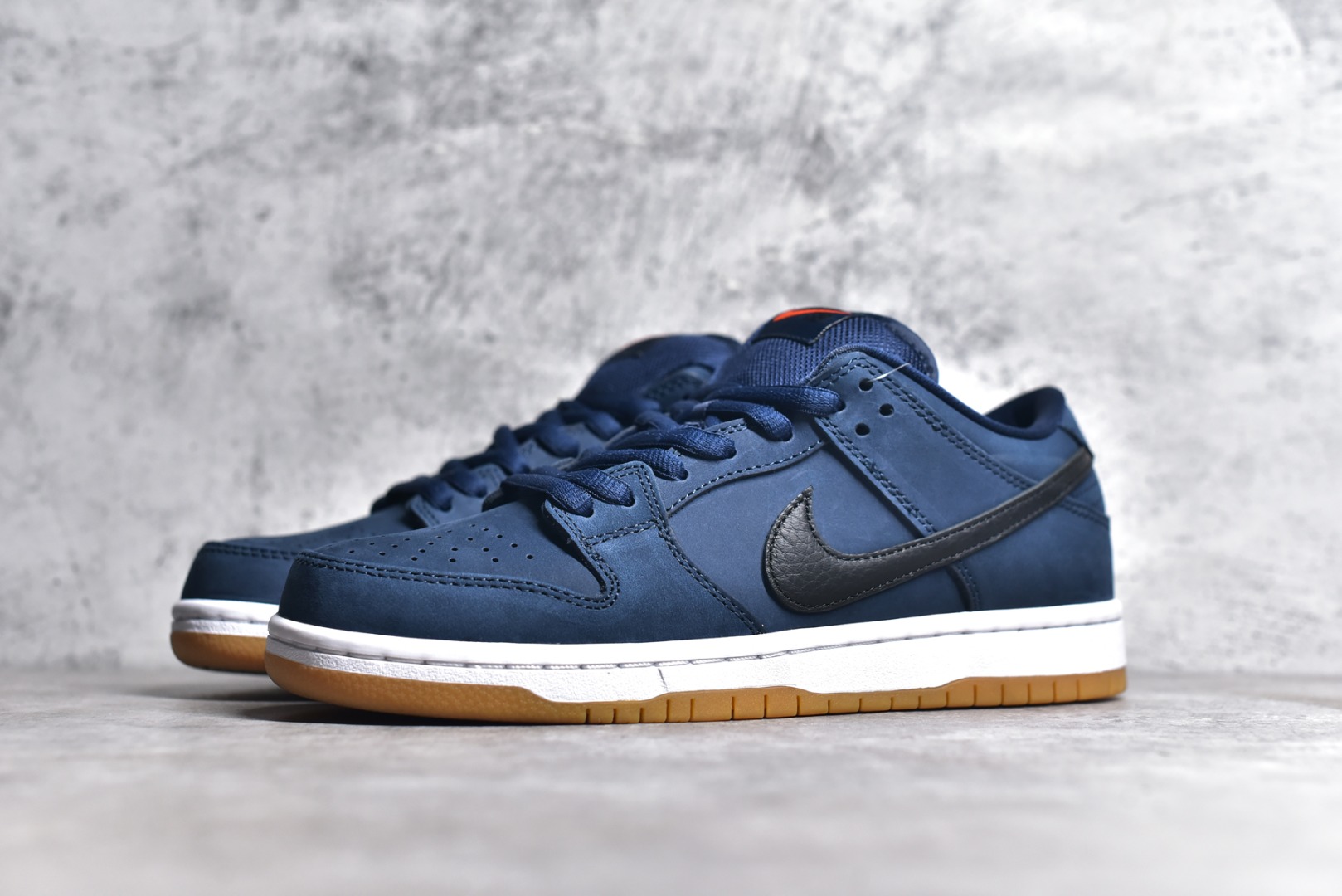 NIKE SB DUNK LOW NAVY BLACK GUM MEN'S CW7463-401