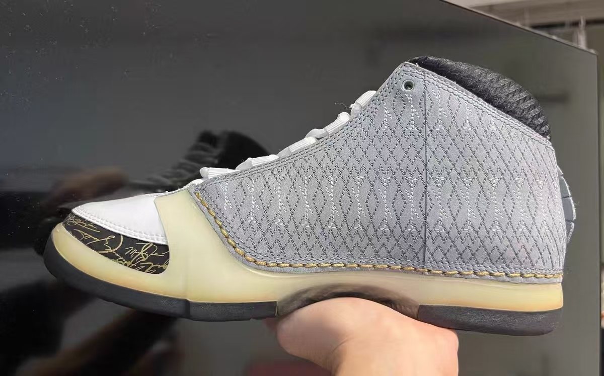 Air Jordan 23 OG "White / Stealth — Metallic Gold"