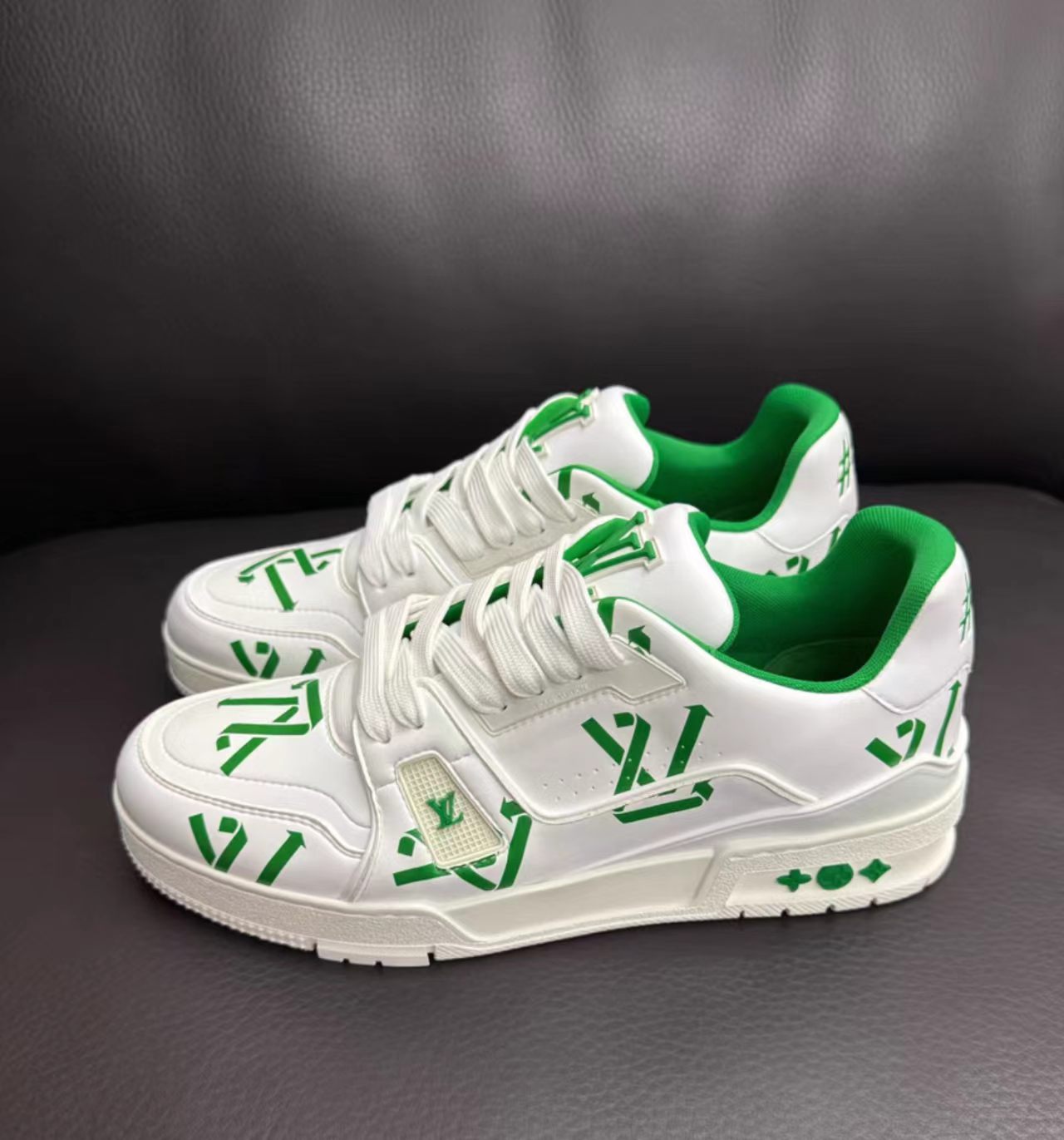 Louis Vuitton Trainer White Leather Green LV Arrow Print Sneaker