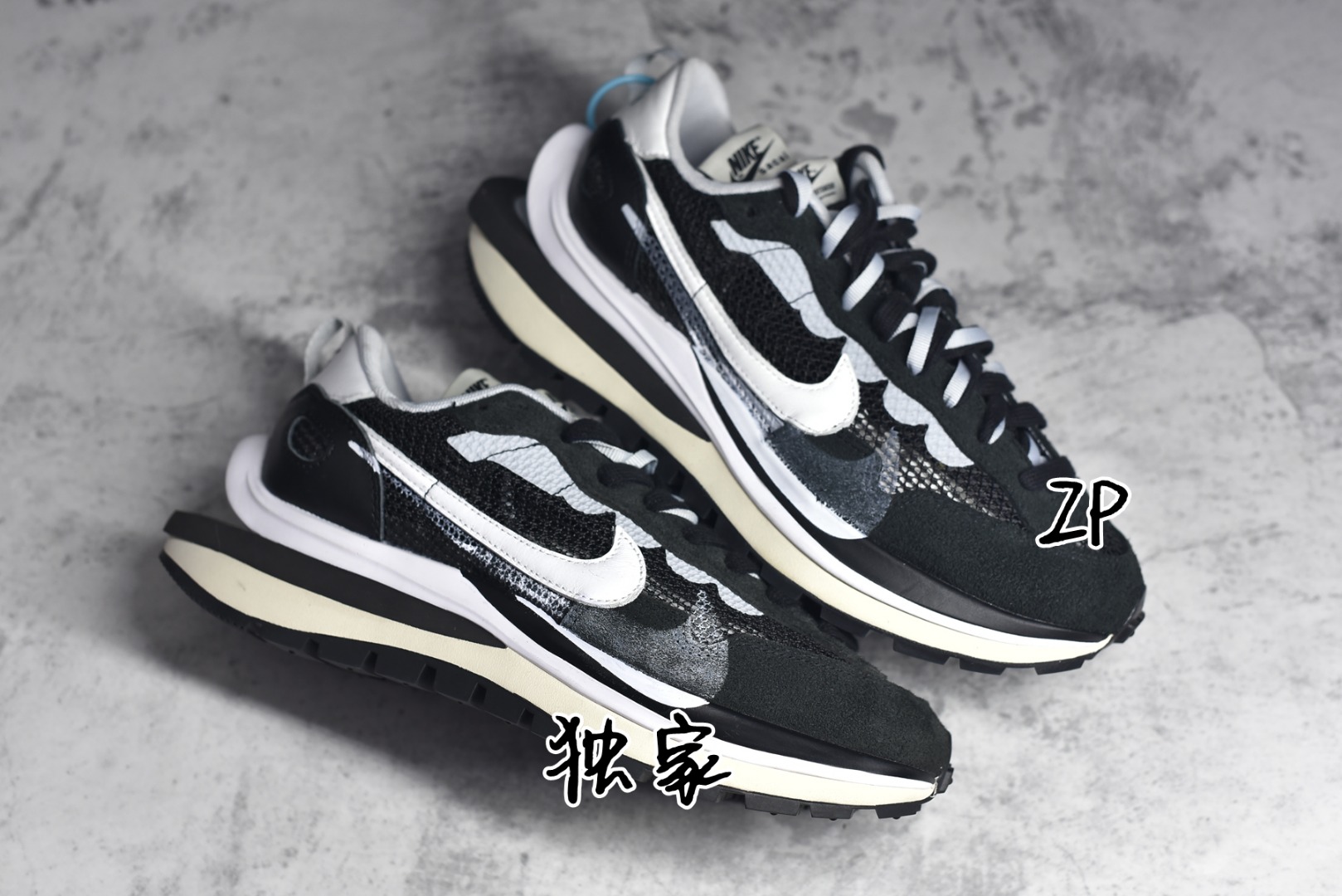 KO SACAI X NIKE VAPORWAFFLE BLACK AND WHITE CV1363-001