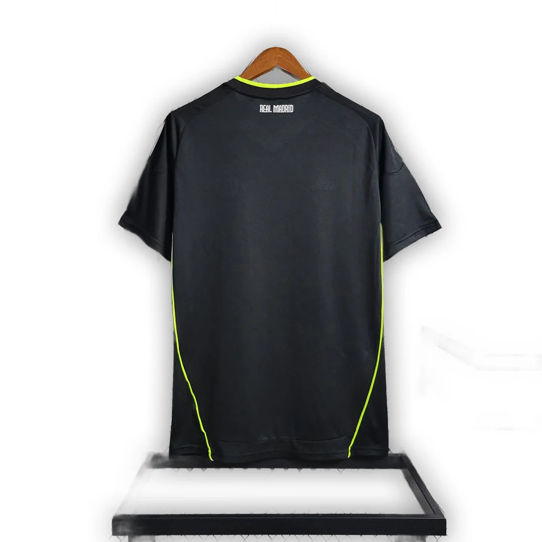 Real Madrid 2010/11 Away