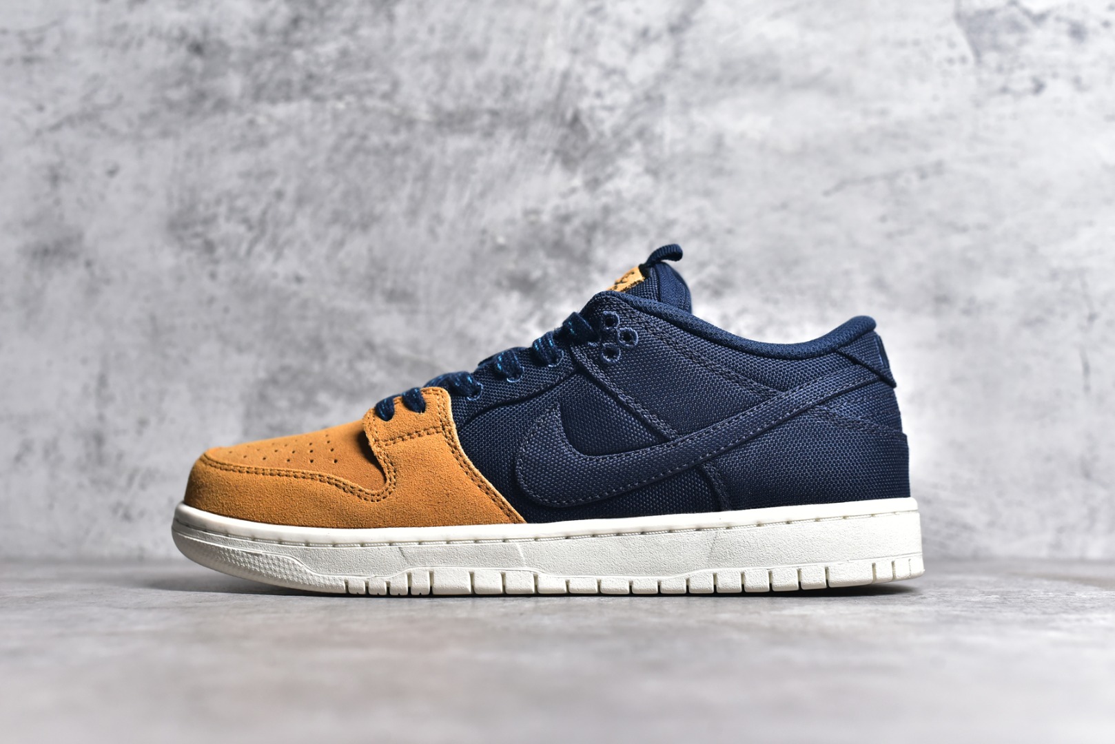 NIKE SB DUNK LOW PRO PRM 90S BACKPACK MEN'S DX6775-400