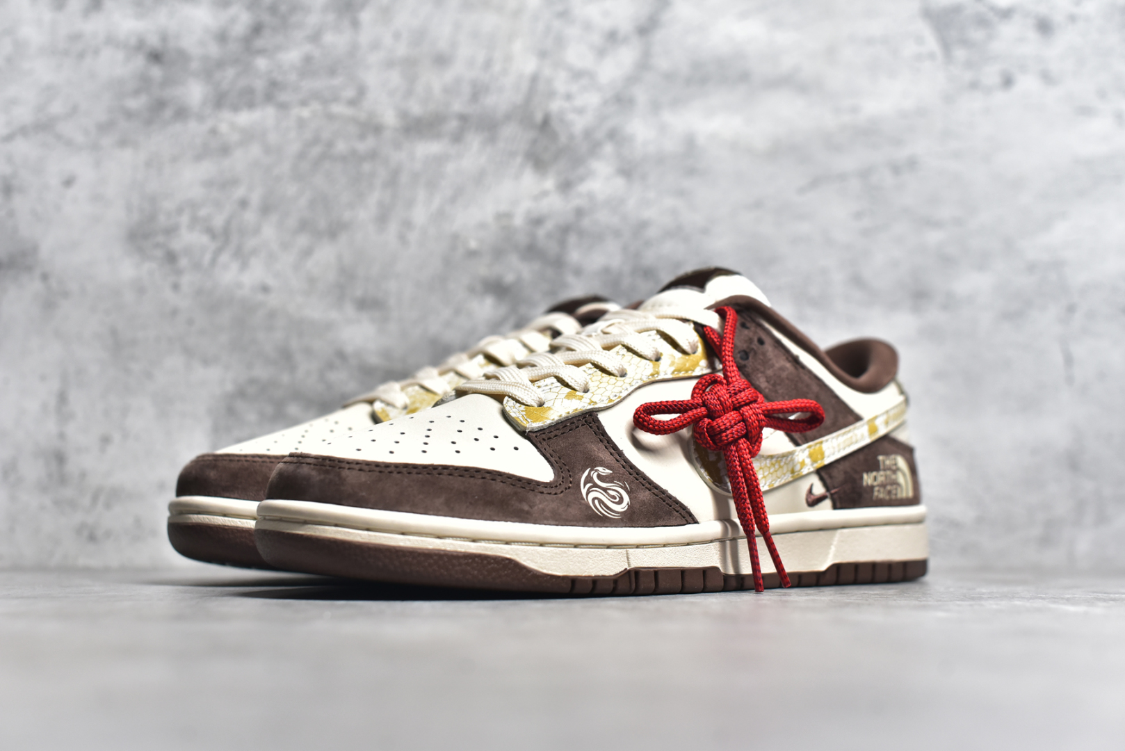 SB DUNK LOW CH8311-234