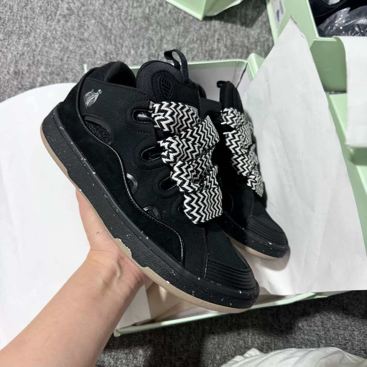 Lanvin Curb